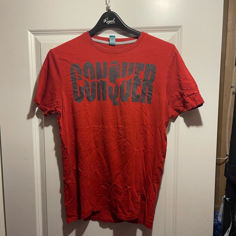 Arnold conquer shirt size small